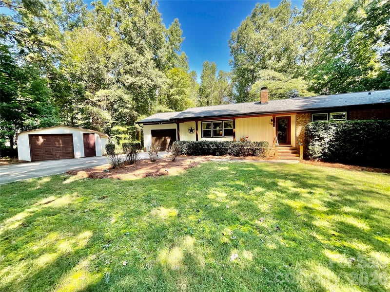 9500 Harvest Ln, Davidson, NC 28036
