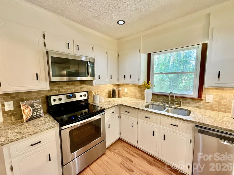 9500 Harvest Ln, Davidson, NC 28036