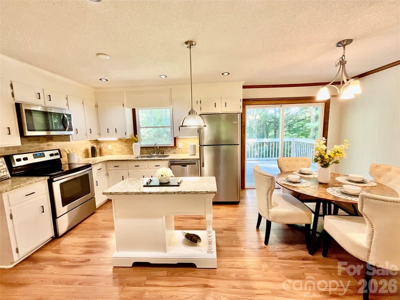 9500 Harvest Ln, Davidson, NC 28036