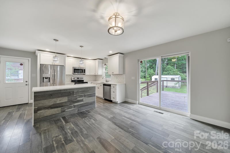 1200 Vickie Ln, Matthews, NC 28104