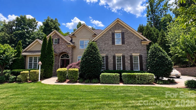 3941 Grovesner St, Harrisburg, NC 28075