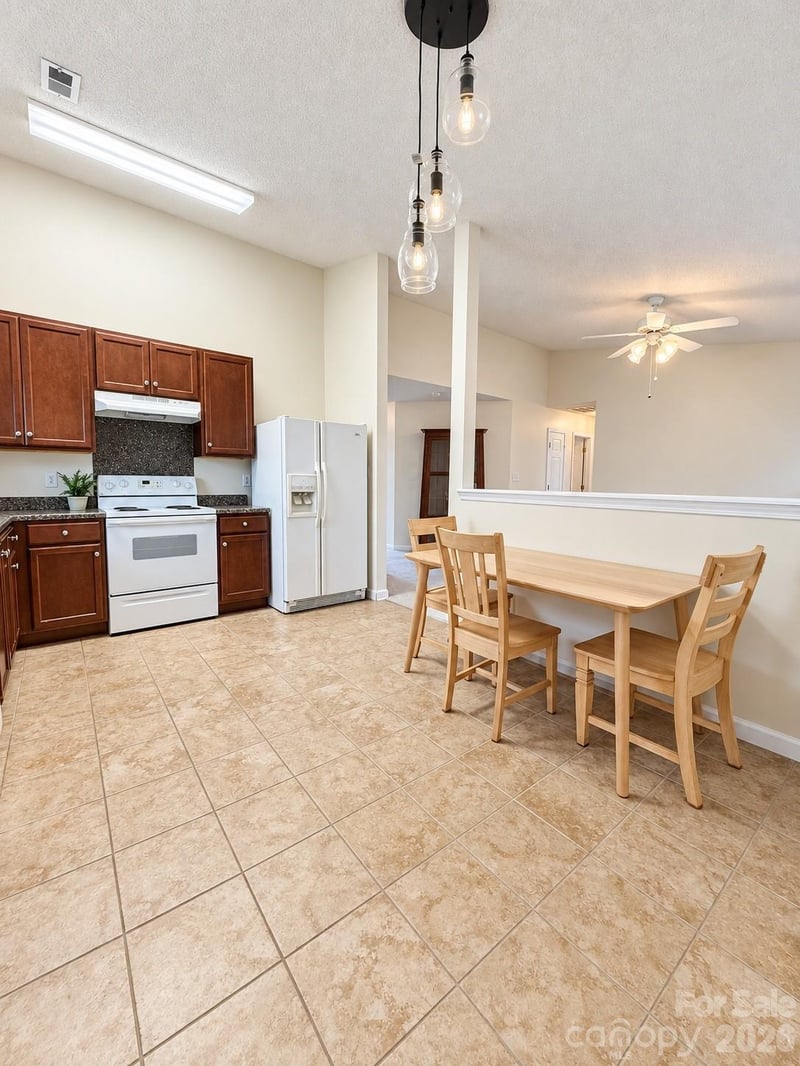 1980 8th Street Ln SE, Hickory, NC 28602