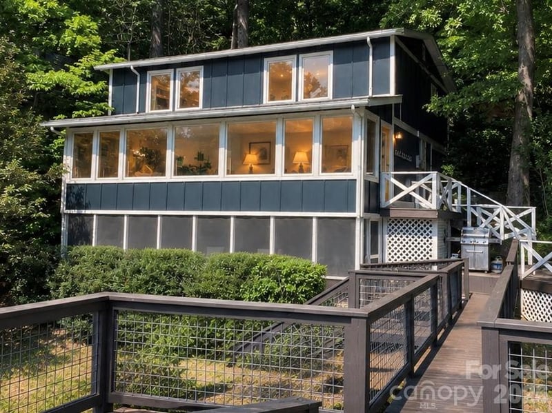 138 Hummingbird Cv, Lake Lure, NC 28746