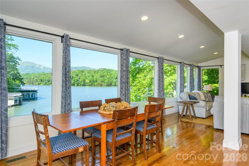 138 Hummingbird Cv, Lake Lure, NC 28746