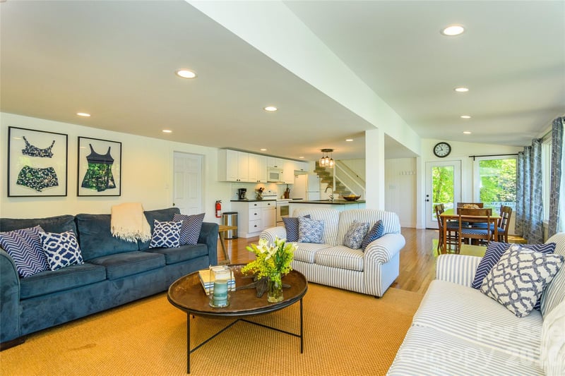 138 Hummingbird Cv, Lake Lure, NC 28746