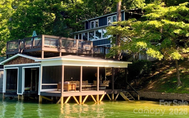 138 Hummingbird Cv, Lake Lure, NC 28746