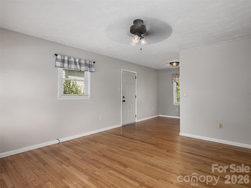 407 Lower Grassy Branch Rd, Asheville, NC 28805
