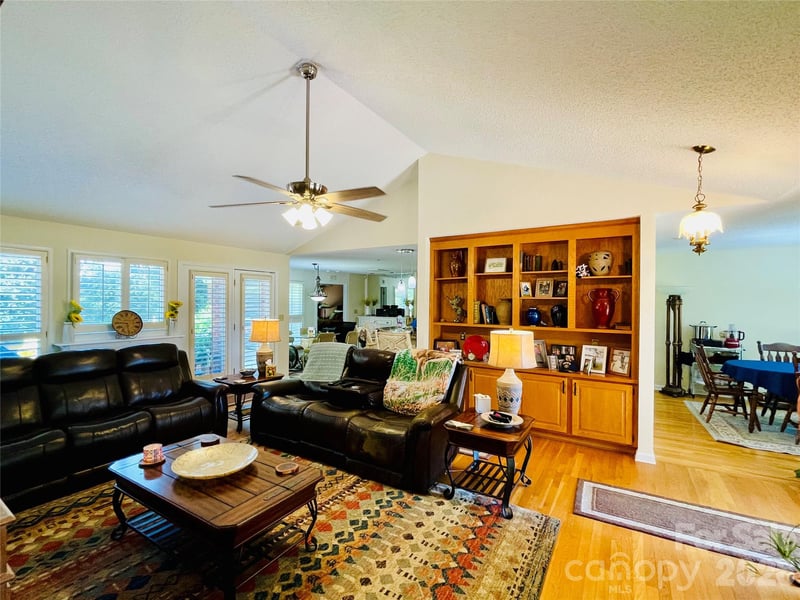 3001 Sunset Rd, Charlotte, NC 28216