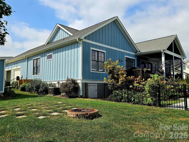 173 Pisgah Ridge Trl, Mills River, NC 28759