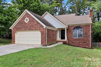 8313 Belstead Brook Ct, Charlotte, NC 28216