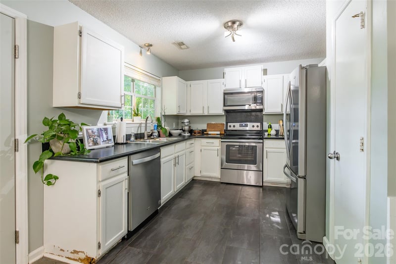 8514 Lockerbie Ln, Charlotte, NC 28215