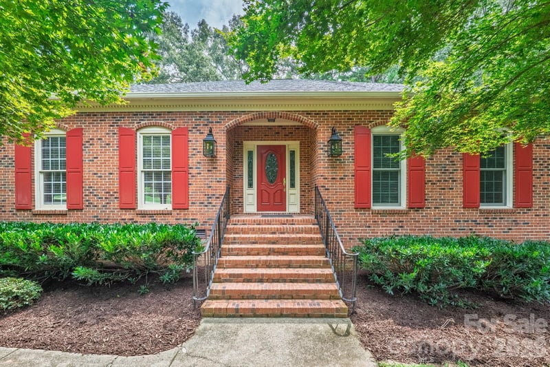 3517 Honeysuckle Dr, Matthews, NC 28104