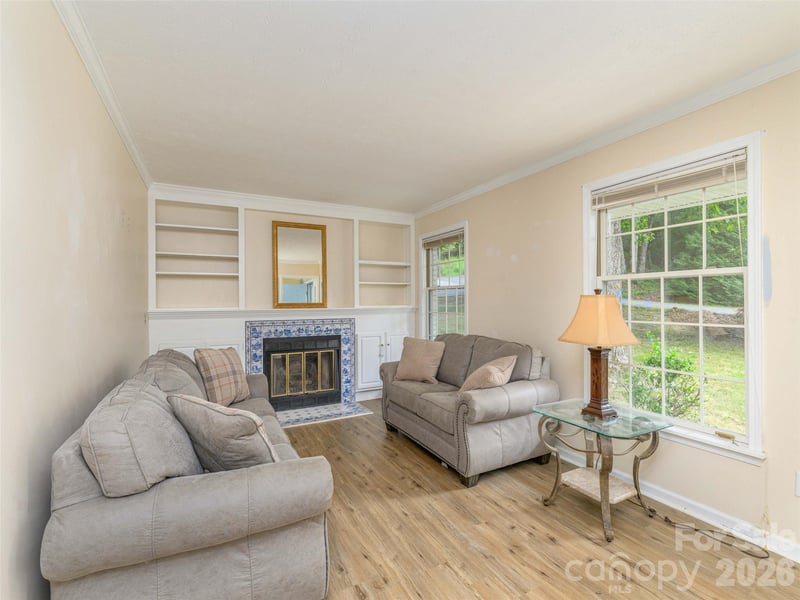 209 Trappers Trl, Hendersonville, NC 28739