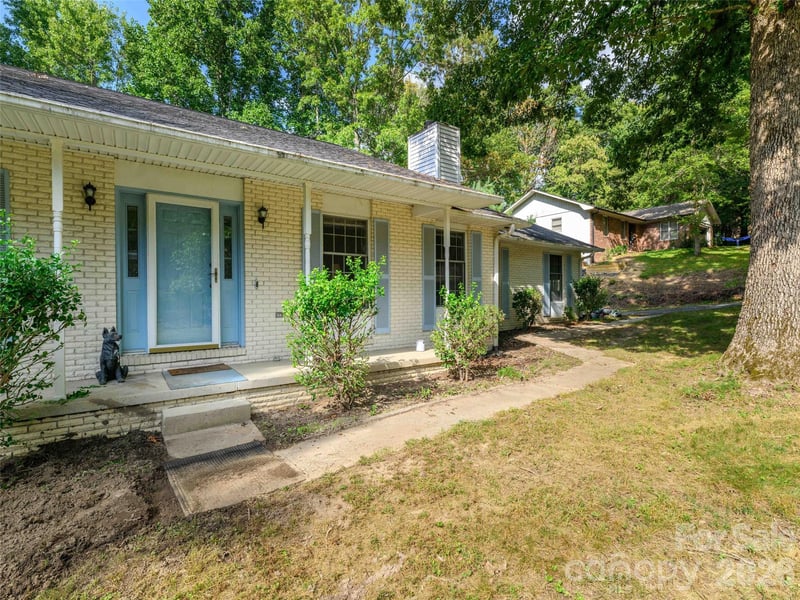 209 Trappers Trl, Hendersonville, NC 28739