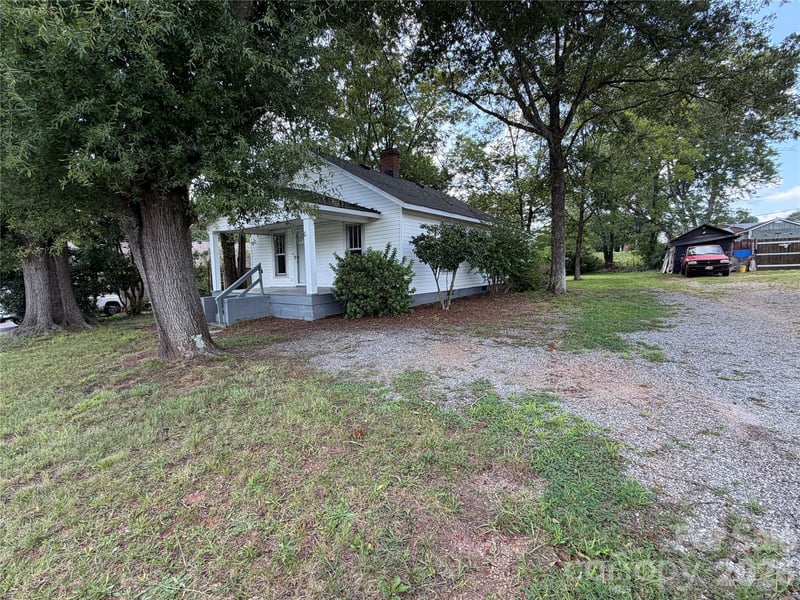 142 26th St SW, Hickory, NC 28602