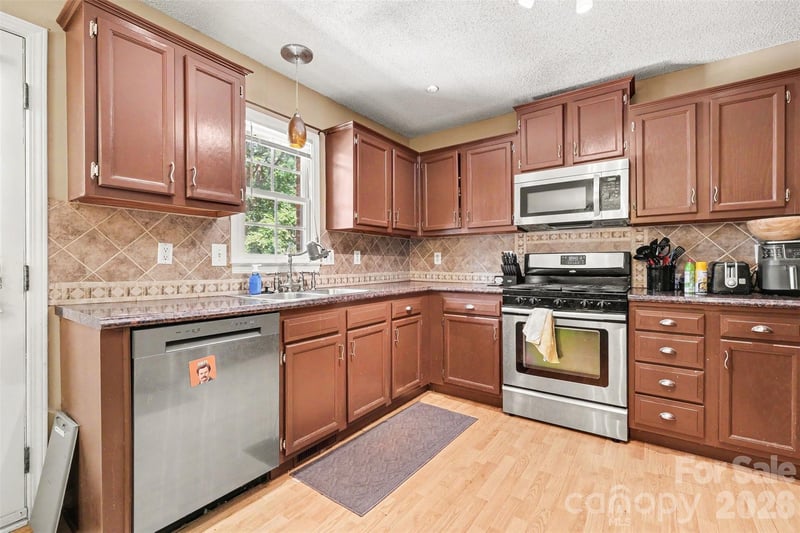 983 Farmington Ct, Concord, NC 28025