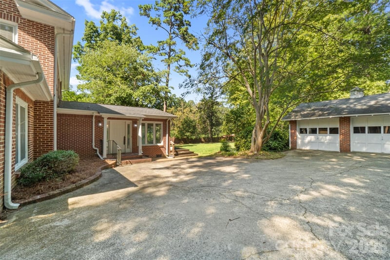 413 S Elm St, Marshville, NC 28103
