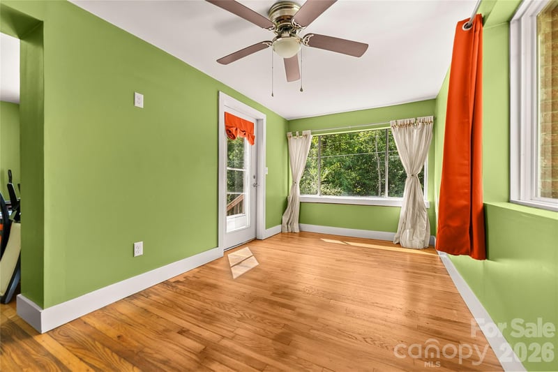 108 Wilrecar Dr, Black Mountain, NC 28711