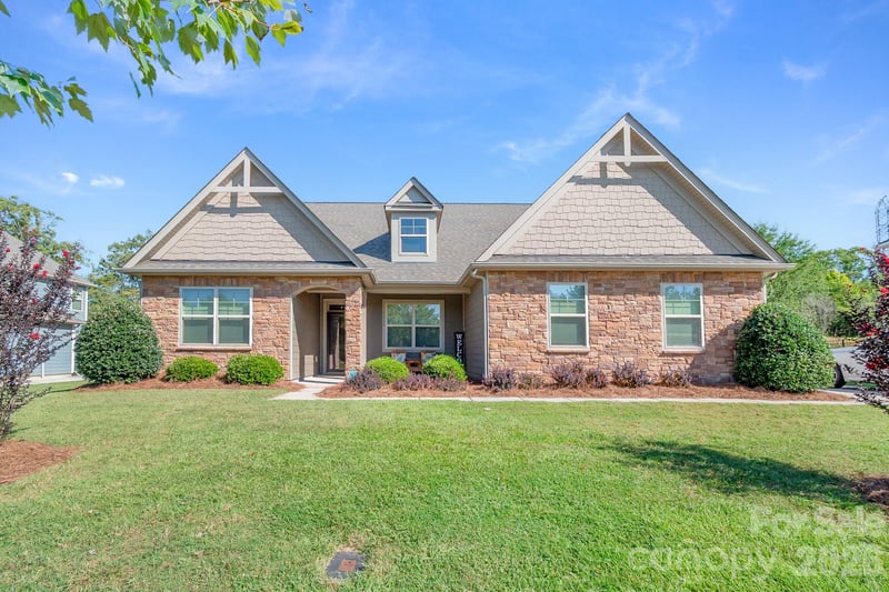1310 Robinson Oaks Dr, Gastonia, NC 28054