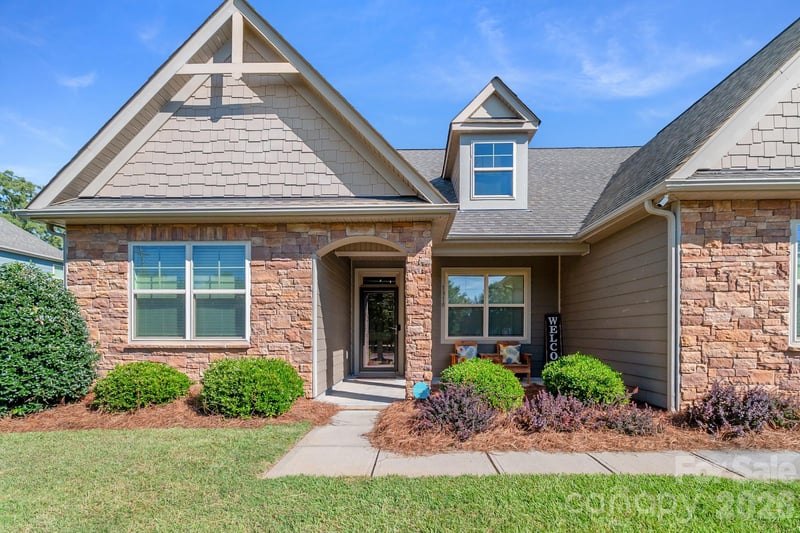 1310 Robinson Oaks Dr, Gastonia, NC 28054