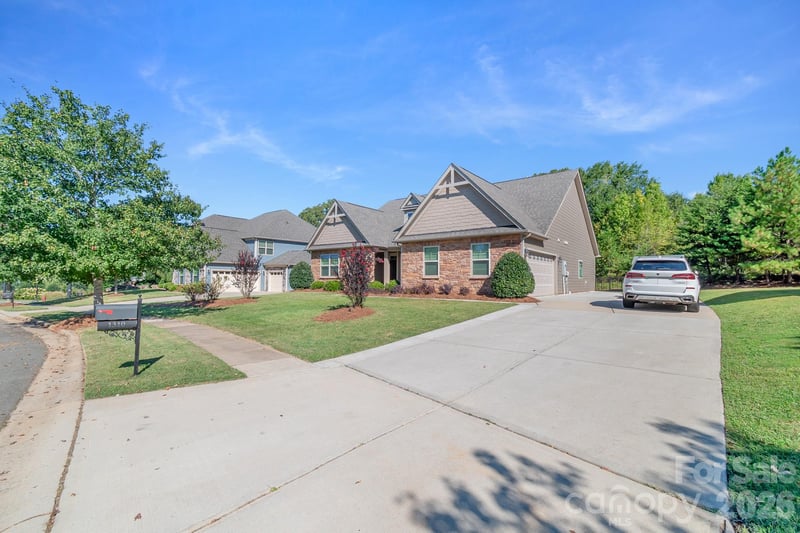 1310 Robinson Oaks Dr, Gastonia, NC 28054