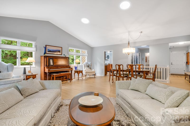1702 Timber Trl, Asheville, NC 28804