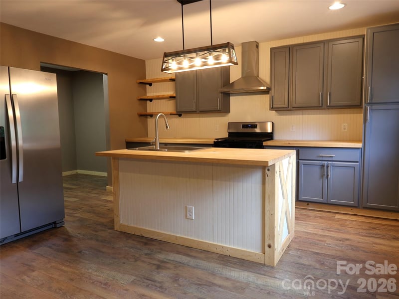 3240 Old Henson Cove Rd, Canton, NC 28716