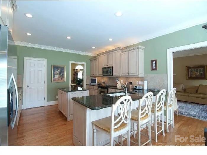 122 Upper Oak Dr, Statesville, NC 28625