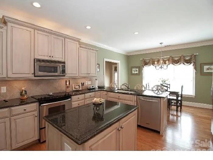 122 Upper Oak Dr, Statesville, NC 28625
