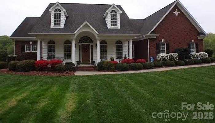 122 Upper Oak Dr, Statesville, NC 28625