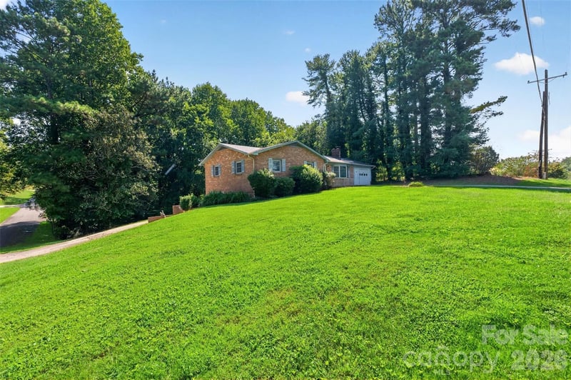 632 Wildlife Access Rd, Hickory, NC 28601