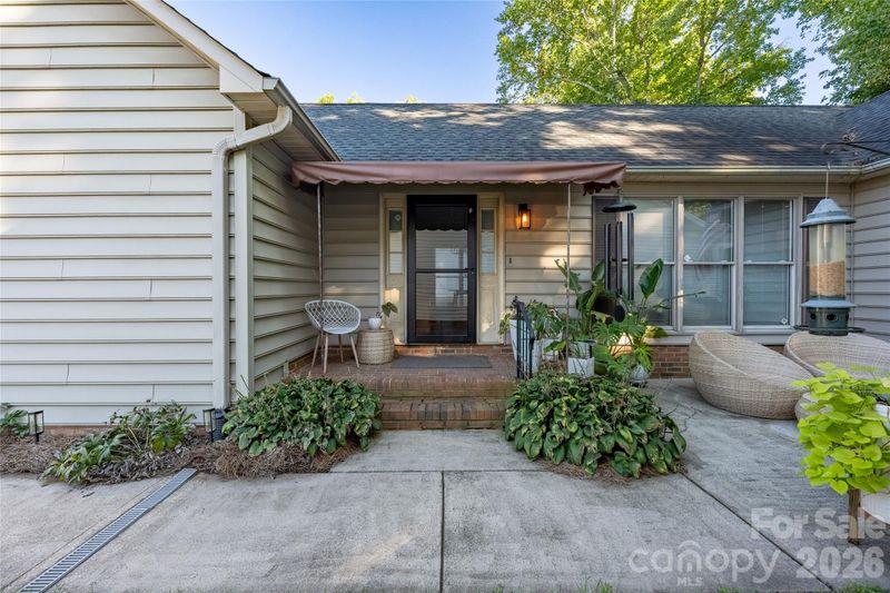 5935 Crape Myrtle Ln, Charlotte, NC 28216
