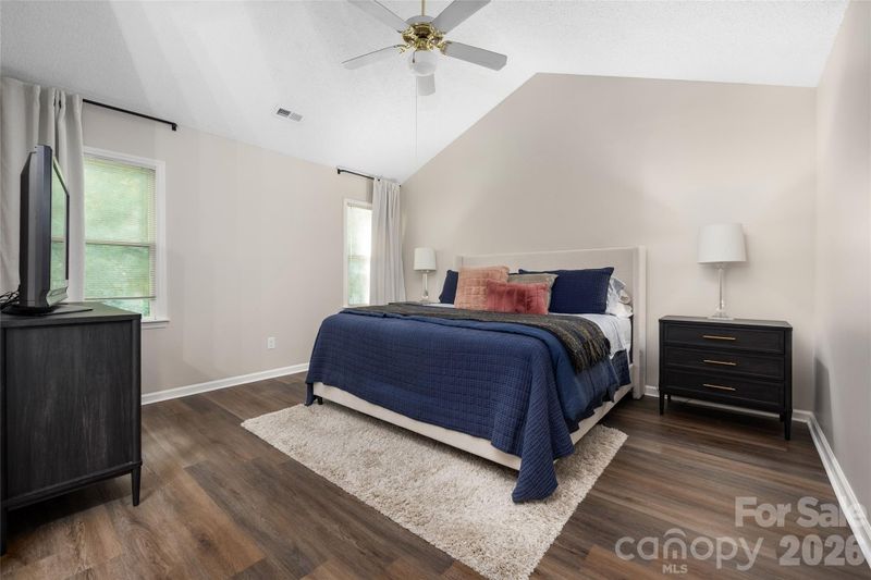 5935 Crape Myrtle Ln, Charlotte, NC 28216