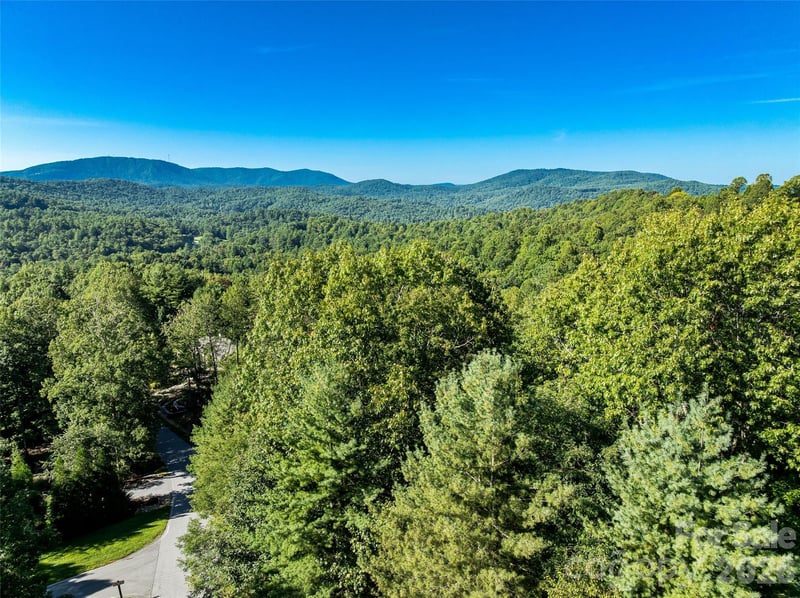129 Falls Summit Rd #385, Hendersonville, NC 28739