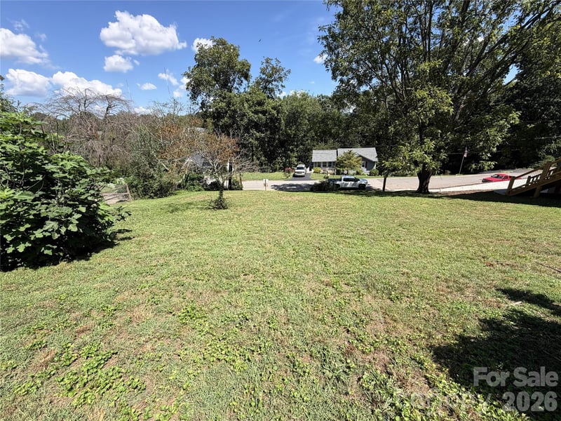 28 Sheppard Dr, Asheville, NC 28806