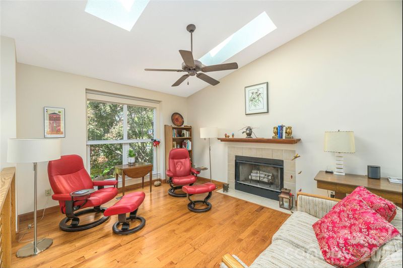 6 Eagles Nest Ln, Asheville, NC 28806