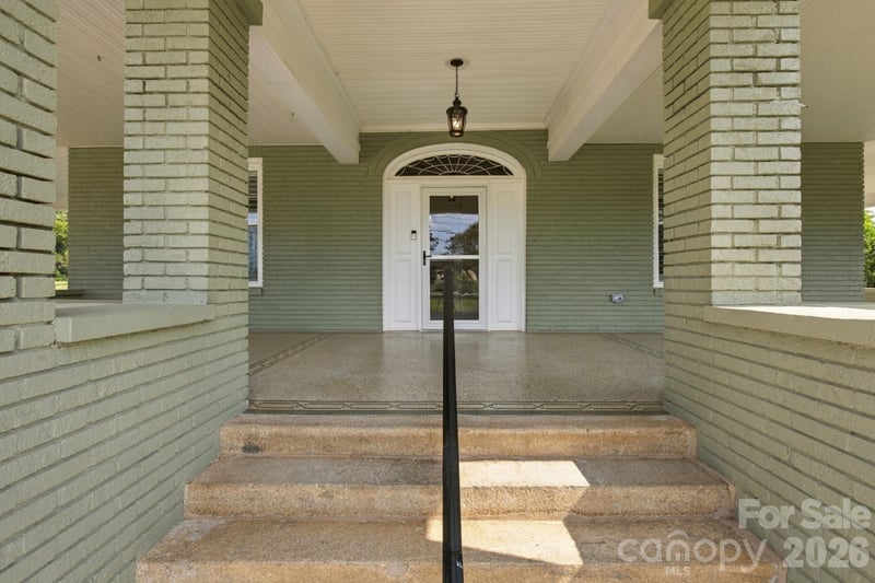 201 E 1st St, Lowell, NC 28098