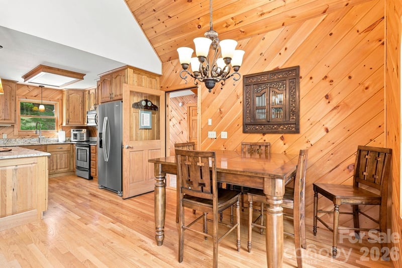 1055 Winter Star Loop, Burnsville, NC 28714