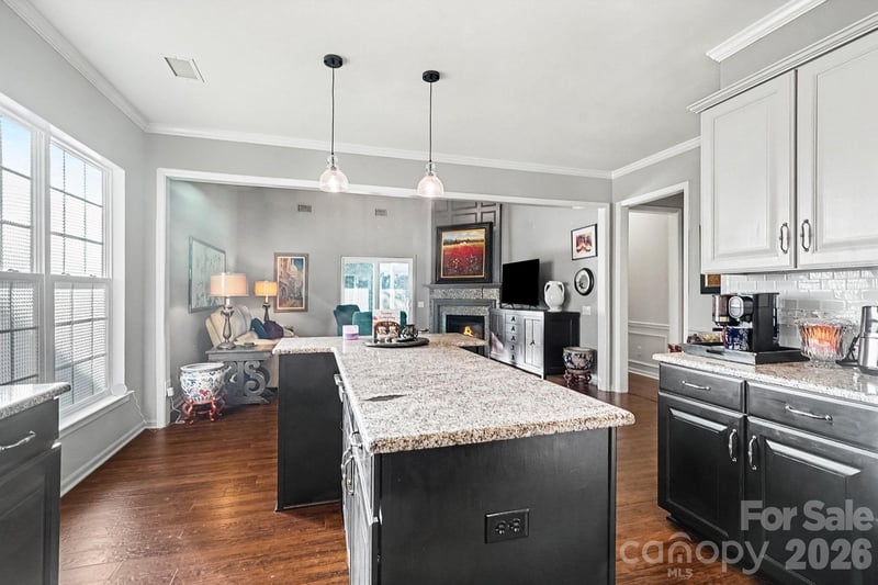 7024 Saranac Ln, Charlotte, NC 28105