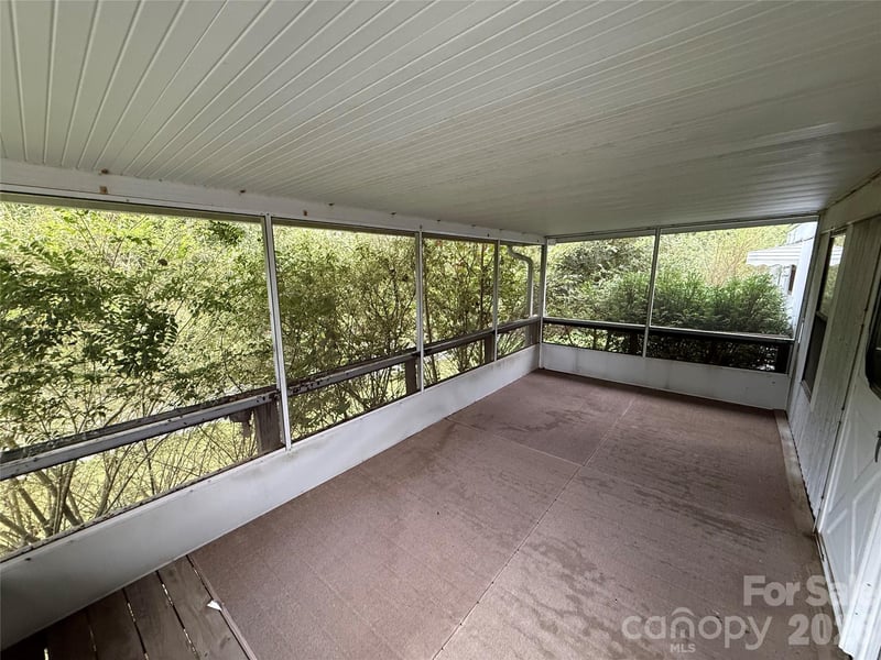 6 Short Dix Creek Rd, Leicester, NC 28748