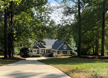 9040 Fair Oak Dr, Sherrills Ford, NC 28673