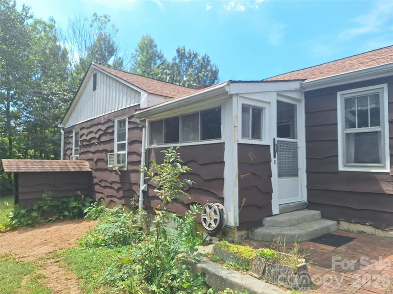 16 Shannon Dr, Asheville, NC 28803