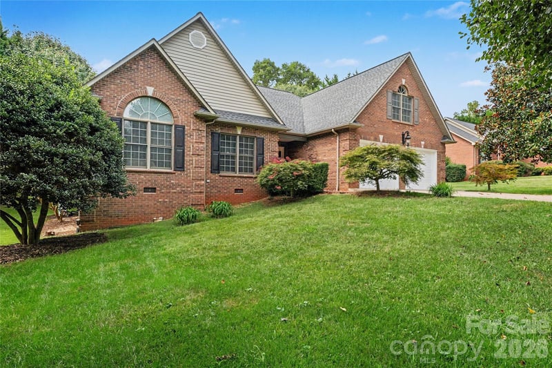 1085 Merrywood Dr, Newton, NC 28658