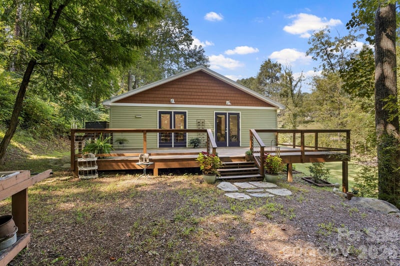 400 Laurel Dr, Saluda, NC 28773