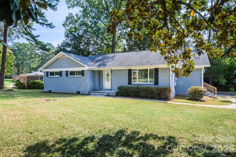 6414 Elmwood Cir, Charlotte, NC 28214