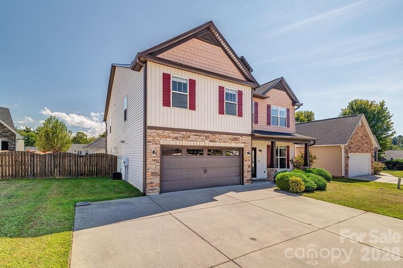 5 Breyerton Ct, Asheville, NC 28804