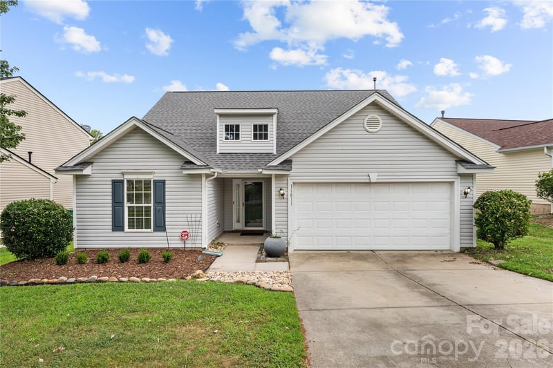 11811 Cheviott Hill Ln, Charlotte, NC 28213
