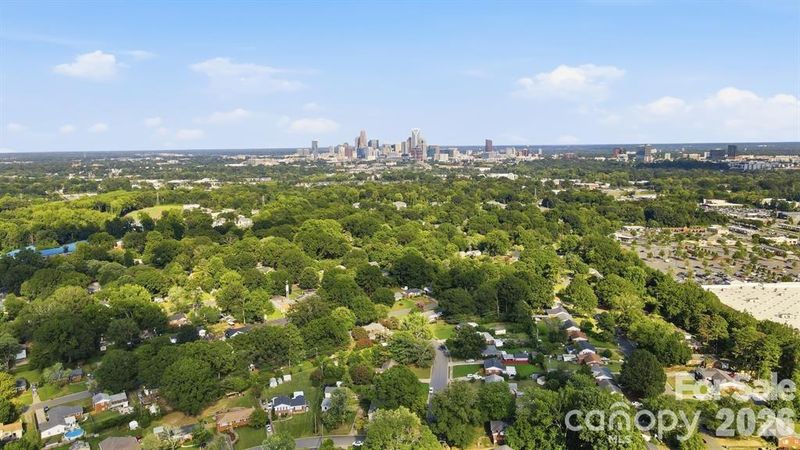 3960 Bristol Dr, Charlotte, NC 28208