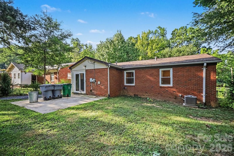 3960 Bristol Dr, Charlotte, NC 28208