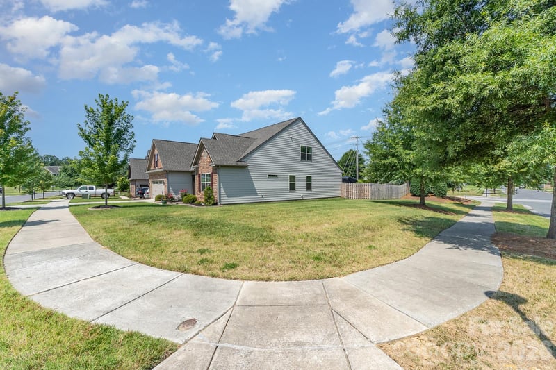 2010 Knocktree Dr, Indian Trail, NC 28079